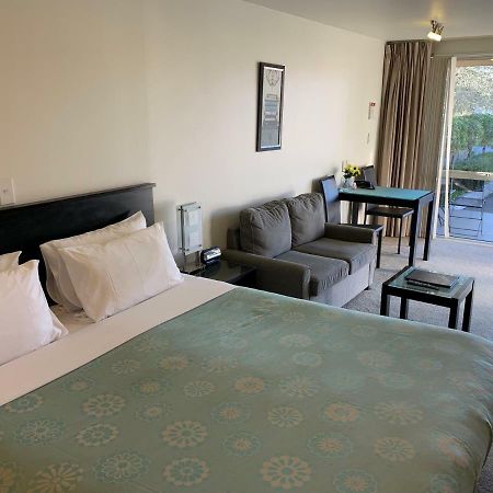 Salerno Motel Apartments Christchurch Kültér fotó A typical motel room