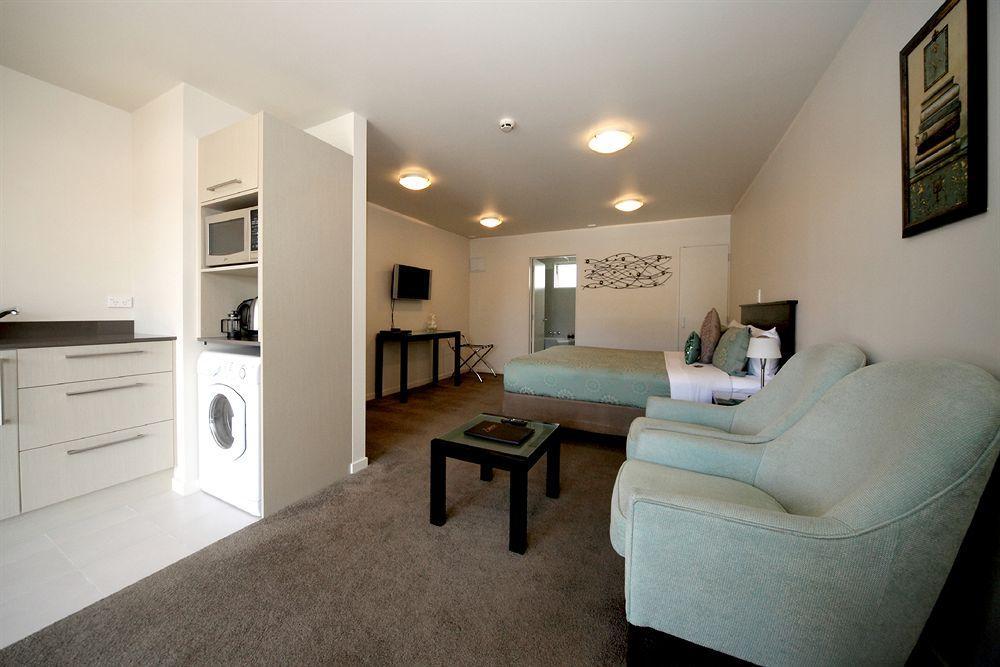Salerno Motel Apartments Christchurch Kültér fotó A studio apartment