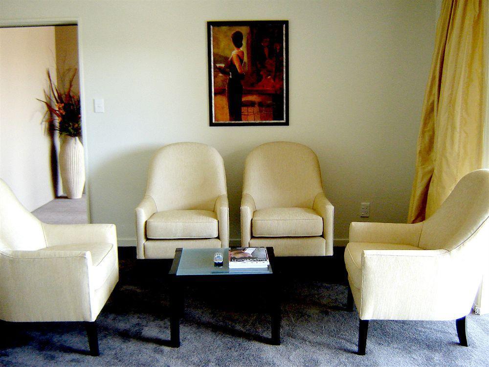Salerno Motel Apartments Christchurch Kültér fotó A living room