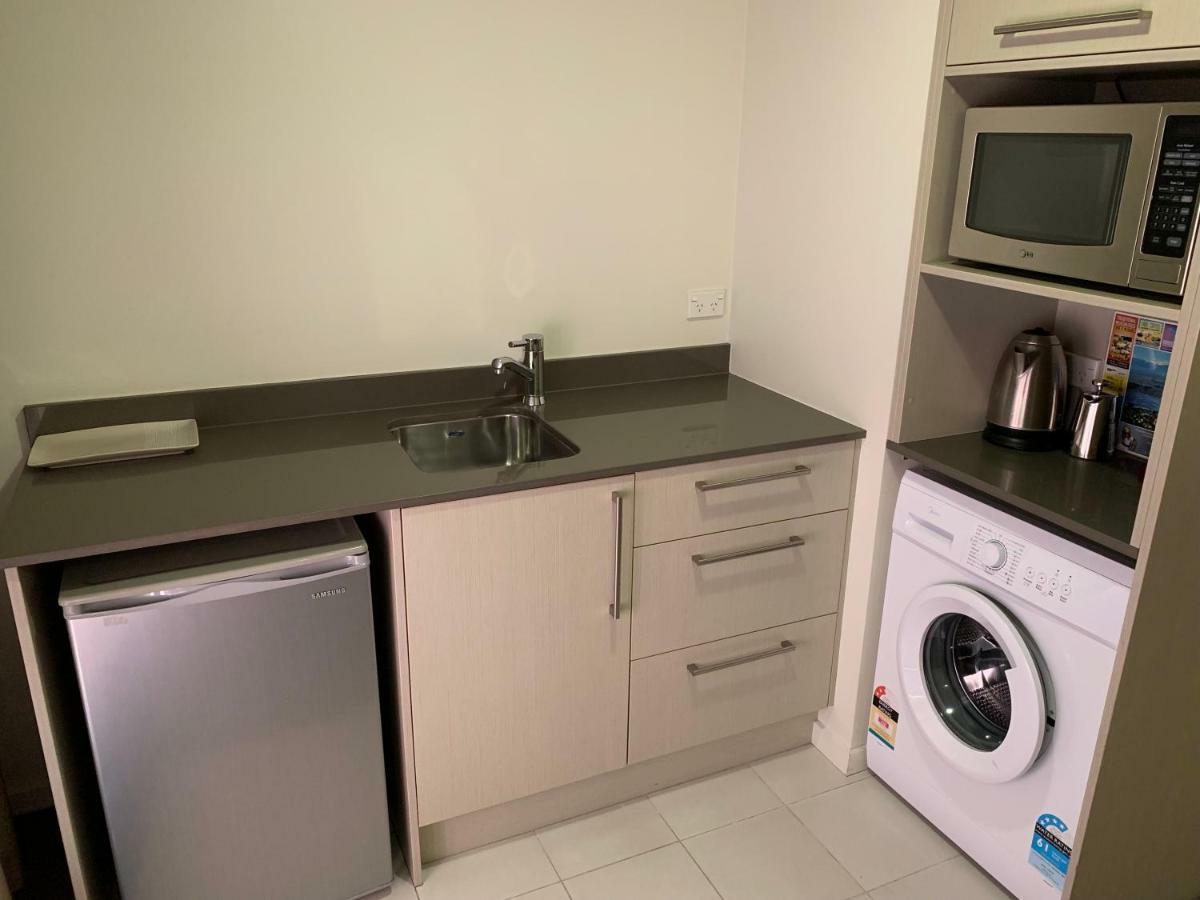 Salerno Motel Apartments Christchurch Kültér fotó A kitchenette in a student apartment