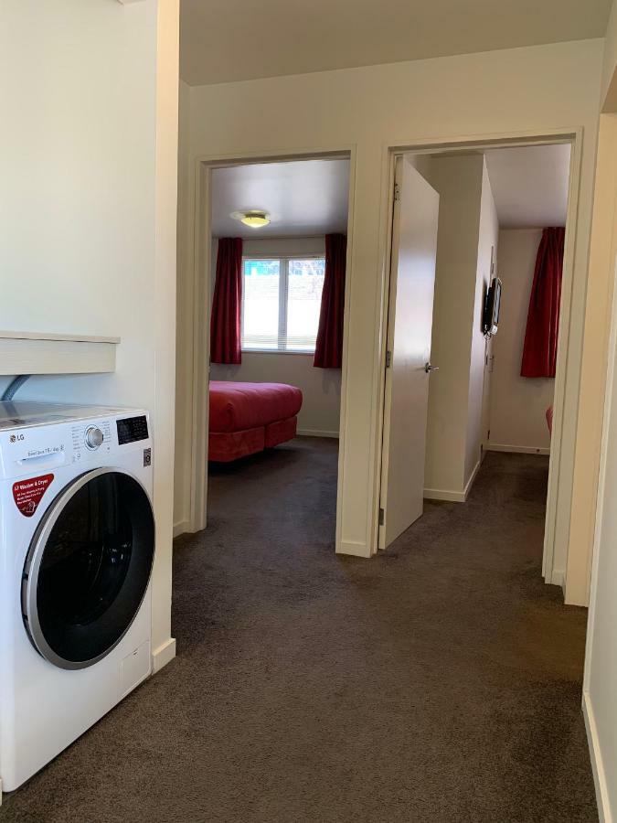 Salerno Motel Apartments Christchurch Kültér fotó A typical two bedroom apartment