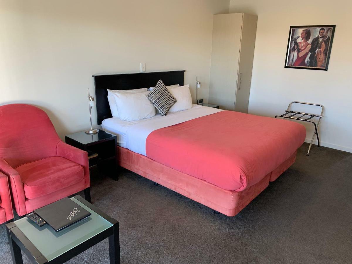 Salerno Motel Apartments Christchurch Kültér fotó A room at the hotel