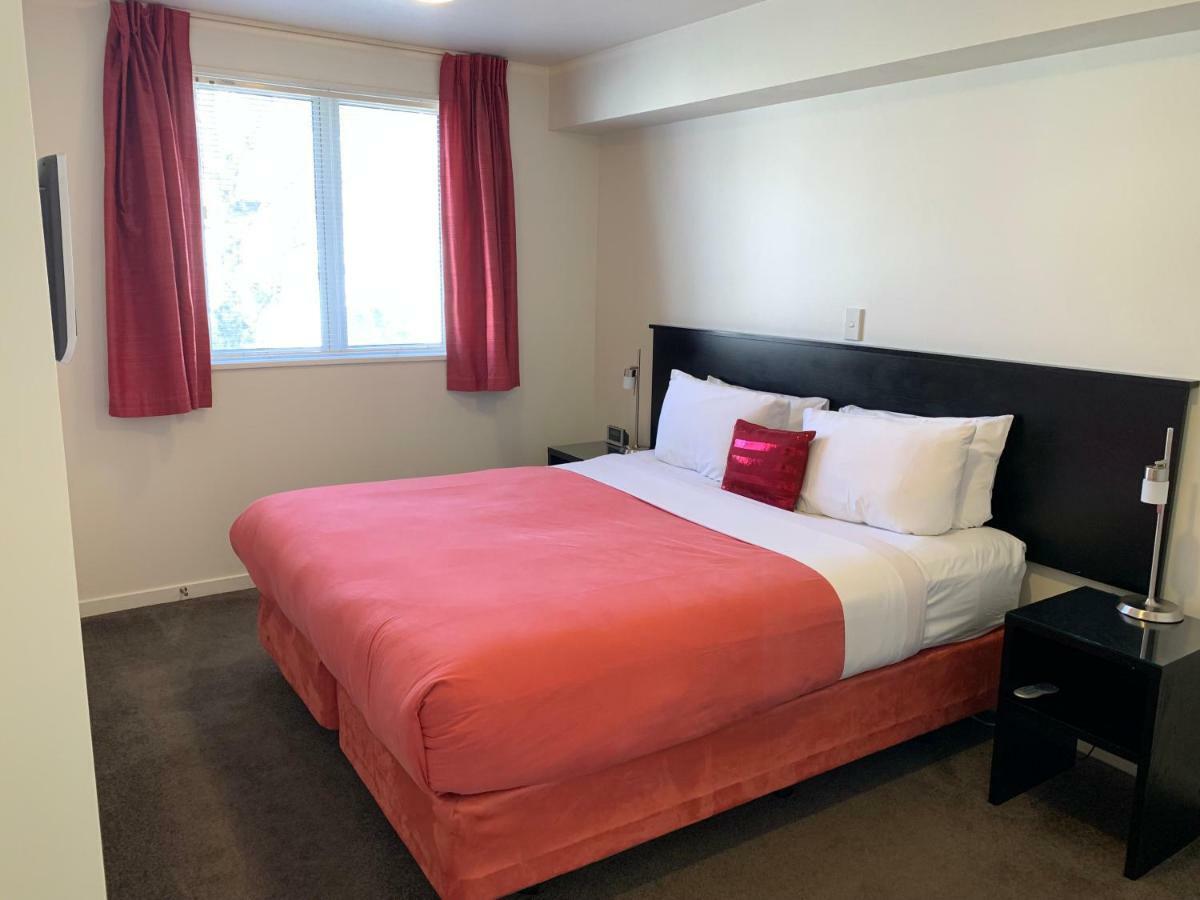 Salerno Motel Apartments Christchurch Kültér fotó A bedroom at the hotel